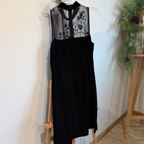 Evan Picone Black Velvet cocktail dress - Picture 3 of 6